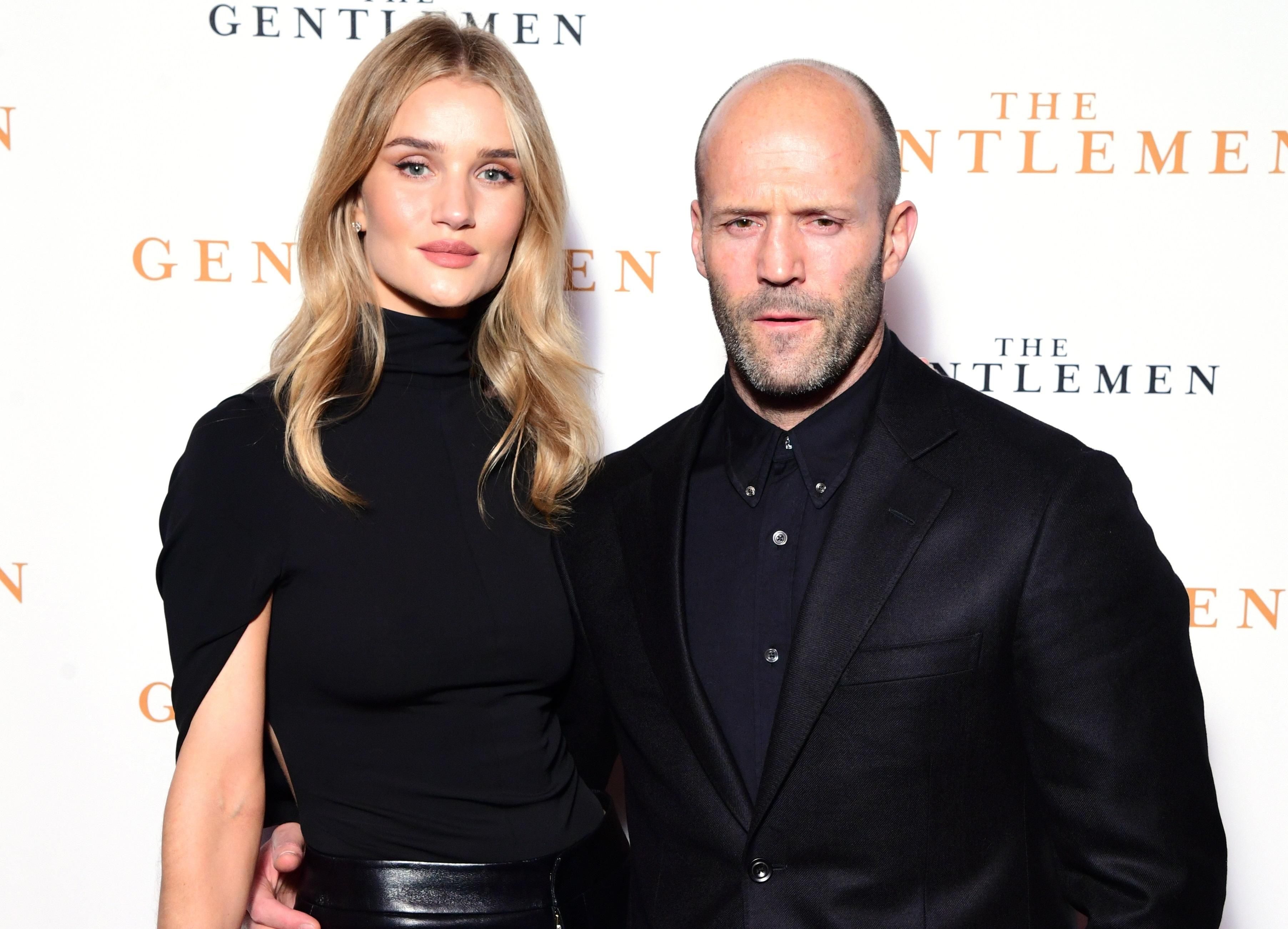 Розі Гантінгтон-Вайтлі і Джейсон Стетхем відвідали прем'єру фільму "Джентельмени": фото Розі Гантінгтон-Вайтлі і Джейсон Стетхем відвідали прем'єру фільму "Джентельмени": фото