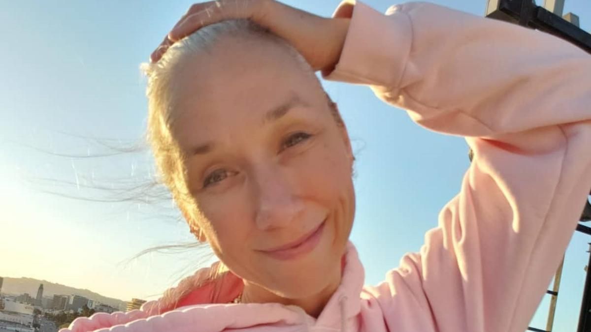 Наречена Кіану Рівза пояснила, чому не хоче фарбувати сиве волосся Наречена Кіану Рівза пояснила, чому не хоче фарбувати сиве волосся