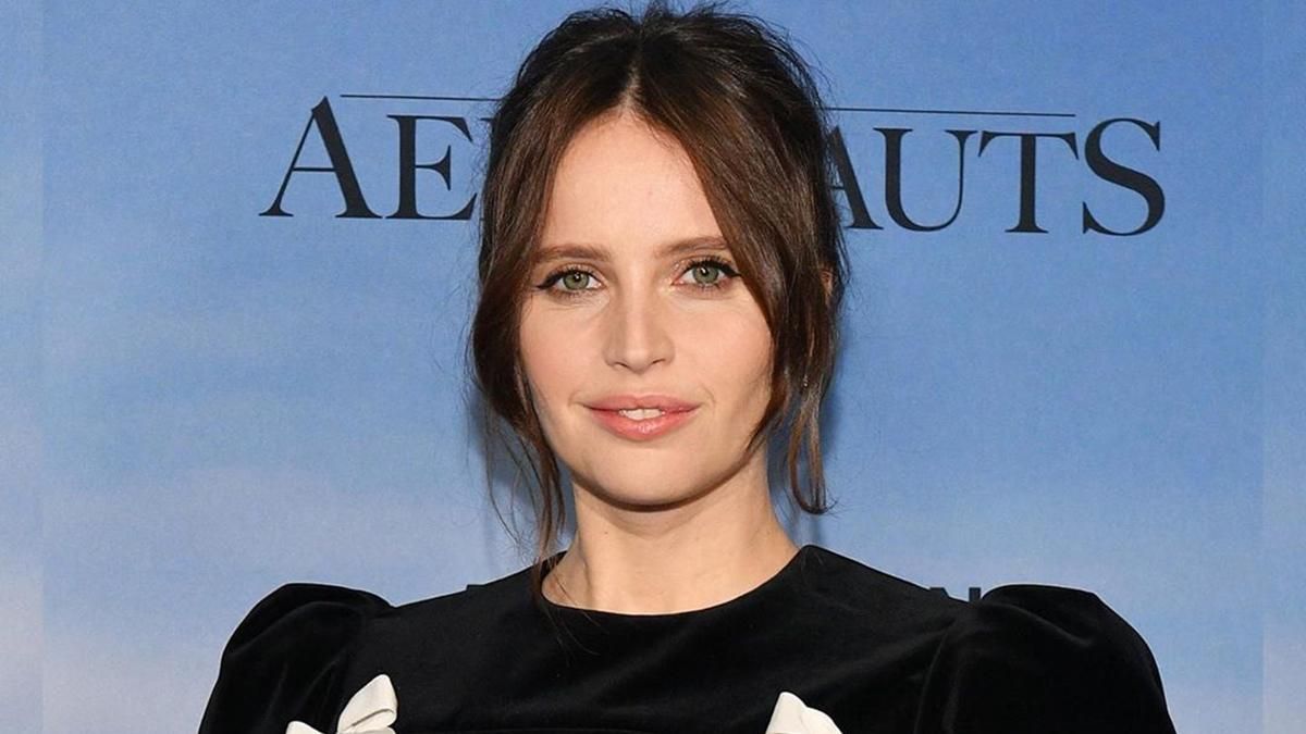 Звезда "Аэронавтов" Фелисити Джонс впервые станет мамой Звезда "Аэронавтов" Фелисити Джонс впервые станет мамой