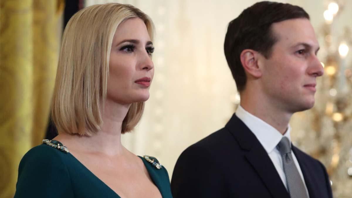 Іванка Трамп одягнула приталену сукню з глибоким декольте: пікантні фото Іванка Трамп одягнула приталену сукню з глибоким декольте: пікантні фото