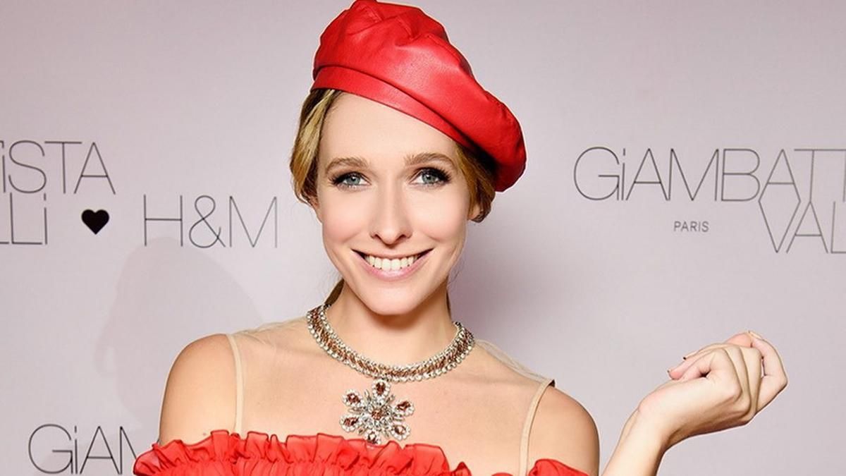 Екатерина Осадчая показала, как украсила новогоднюю елку: очаровательные фото Екатерина Осадчая показала, как украсила новогоднюю елку: очаровательные фото