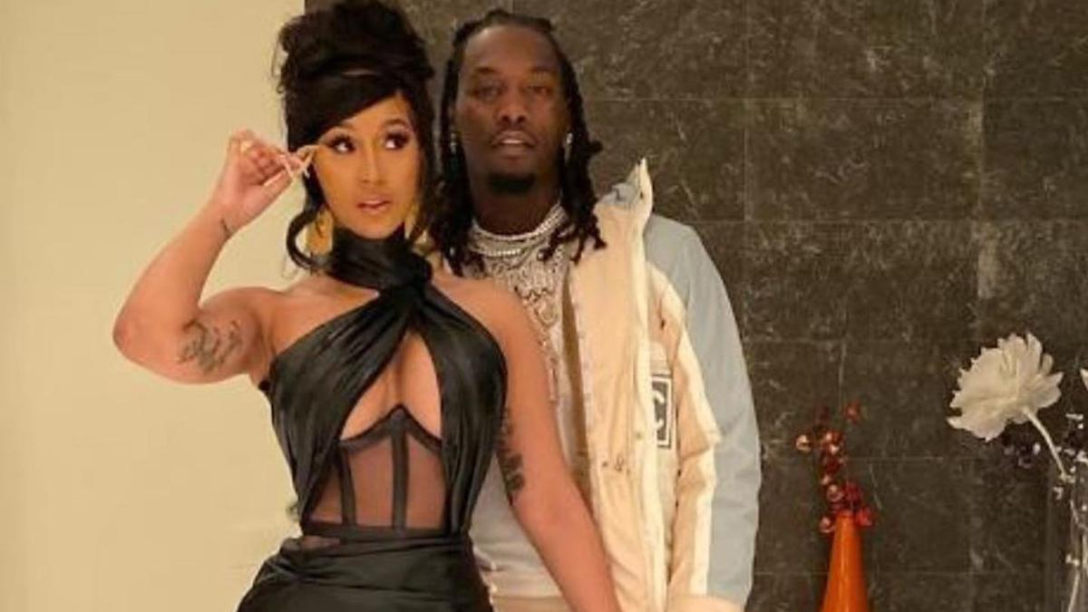 Cardi B обнажила грудь в провокационном платье: фото 18+