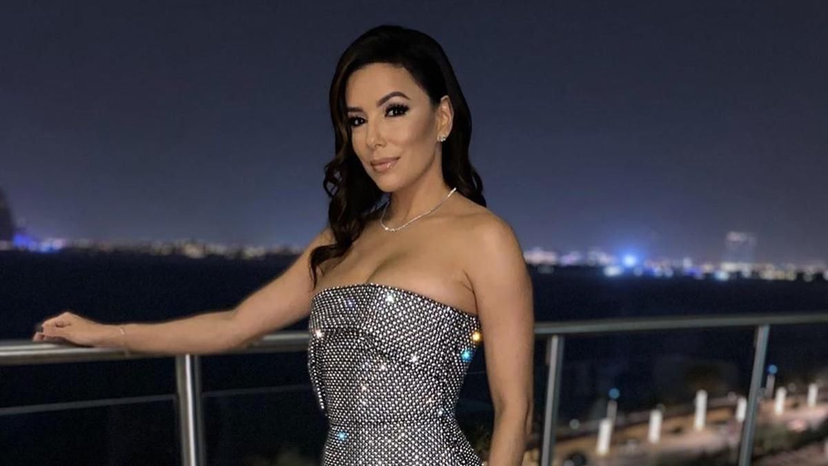 Єва Лонгорія приголомшила розкішним вбранням в ОАЕ: фото Єва Лонгорія приголомшила розкішним вбранням в ОАЕ: фото