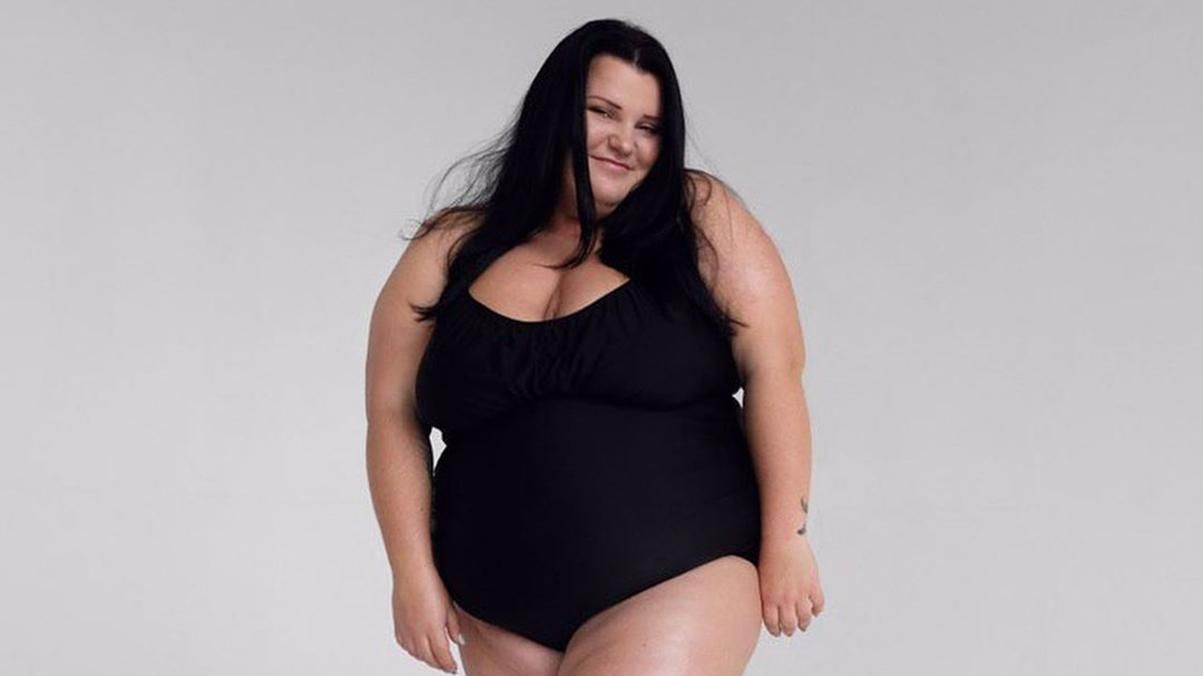 Без комплексов: Alyona Alyona удивила сеть "мандариновым" образом Без комплексов: Alyona Alyona удивила сеть "мандариновым" образом