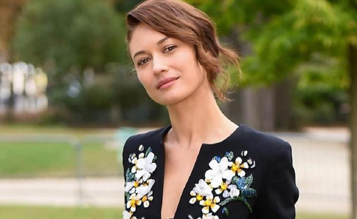 Ольга Куриленко засветила стройную фигуру в черном боди: пикантное фото