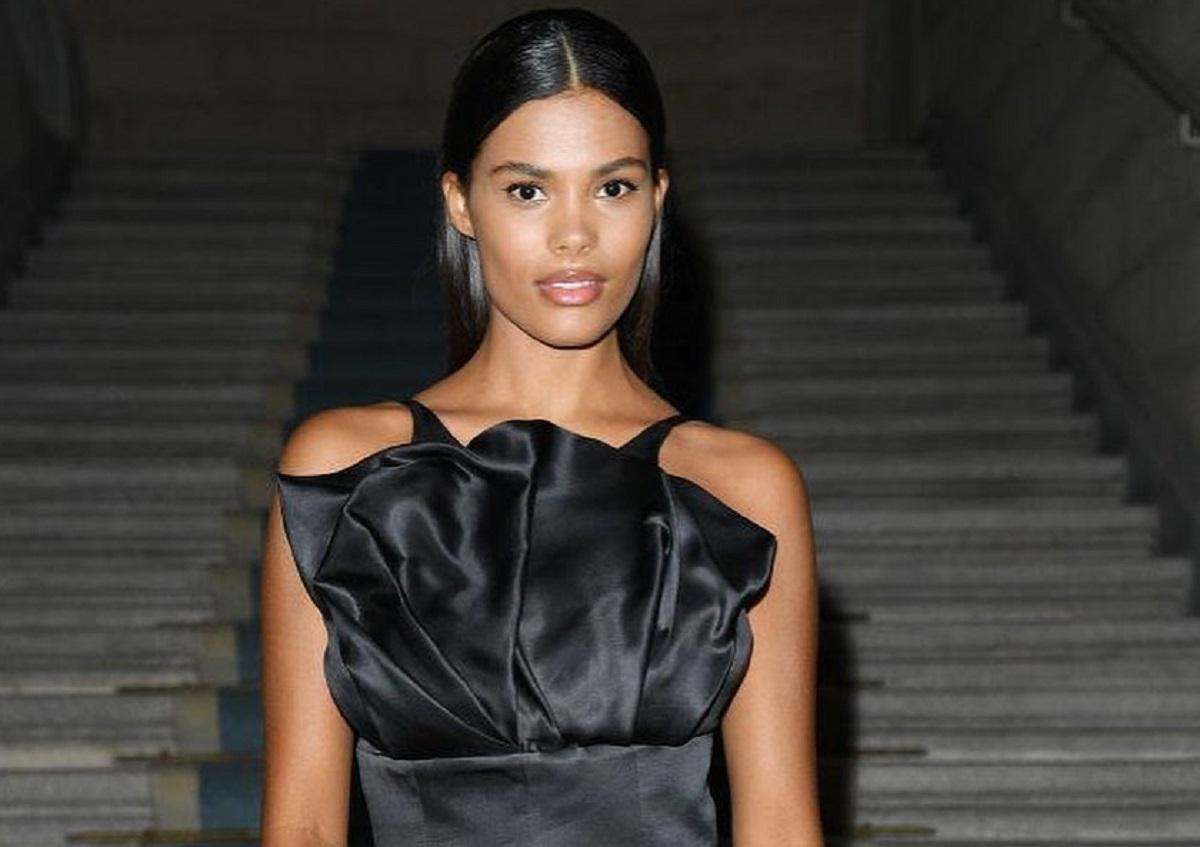 Тина Кунаки засветила упругие ягодицы в бикини: горячее фото