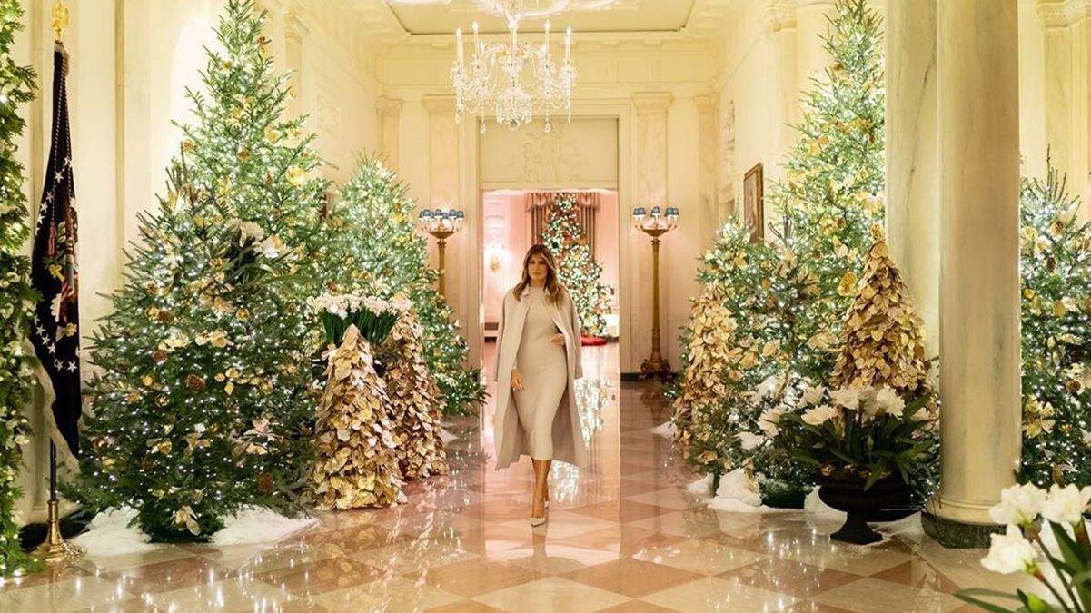 В сотрудничестве с Сантой: Мелания Трамп традиционно пообщалась с детьми в канун Рождества В сотрудничестве с Сантой: Мелания Трамп традиционно пообщалась с детьми в канун Рождества