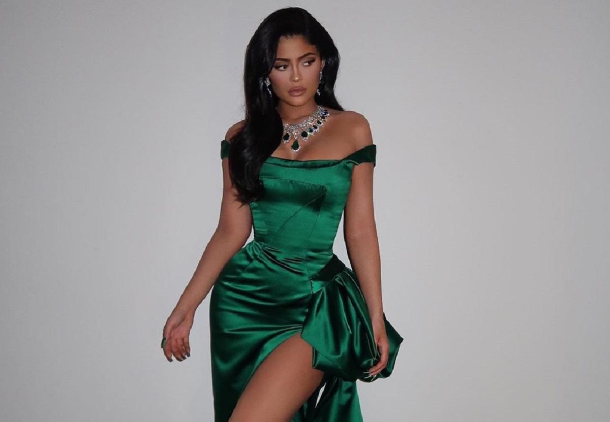 Кайлі Дженнер розбурхала мережу звабливим образом на різдвяній вечірці: фото Кайлі Дженнер розбурхала мережу звабливим образом на різдвяній вечірці: фото