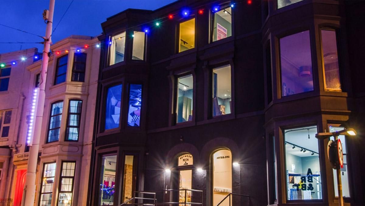 В Англії спеціально створили незручний номер у готелі з жахливими умовами: у чому секрет В Англії спеціально створили незручний номер у готелі з жахливими умовами: у чому секрет