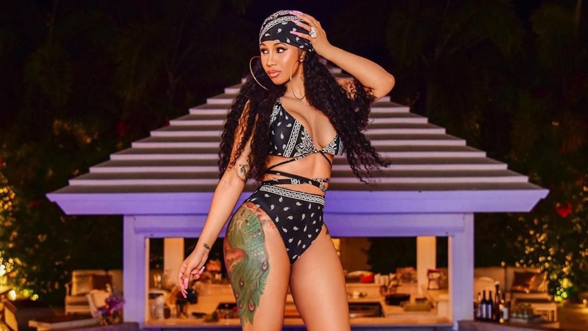 Cardi B продемонстрировала свое семейное гнездышко: потрясающие кадры роскошного поместья Cardi B продемонстрировала свое семейное гнездышко: потрясающие кадры роскошного поместья