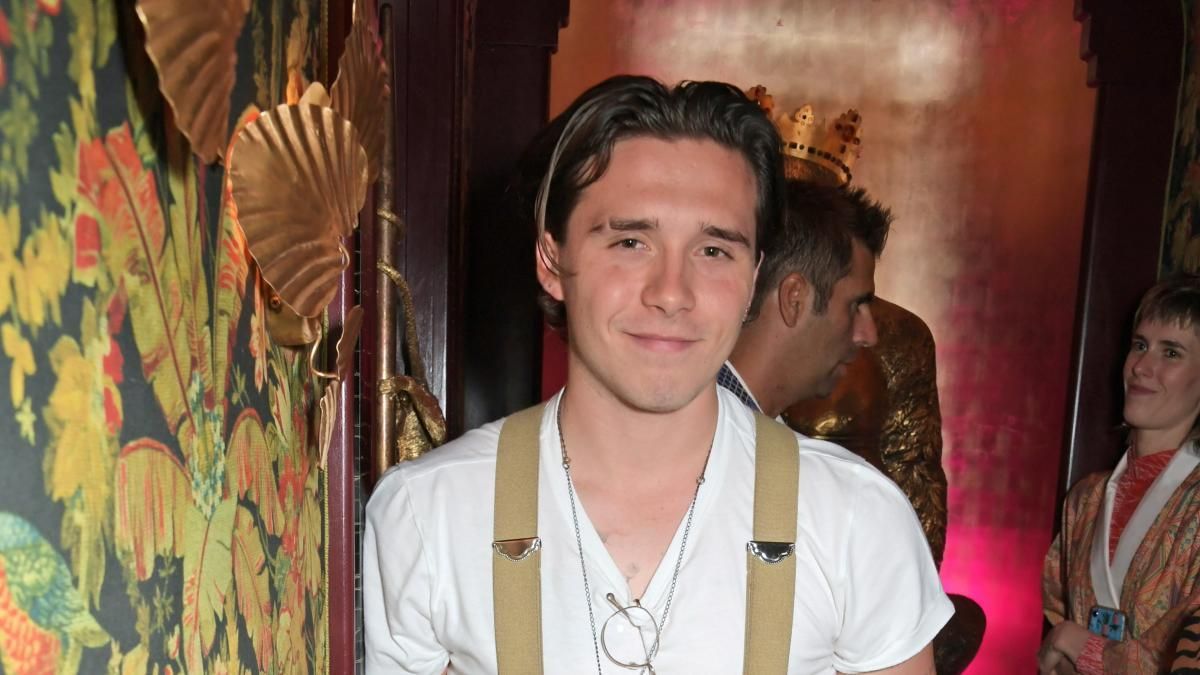 Бруклін Бекхем відсвяткував Новий рік разом з коханою у родинному колі: фото Бруклін Бекхем відсвяткував Новий рік разом з коханою у родинному колі: фото