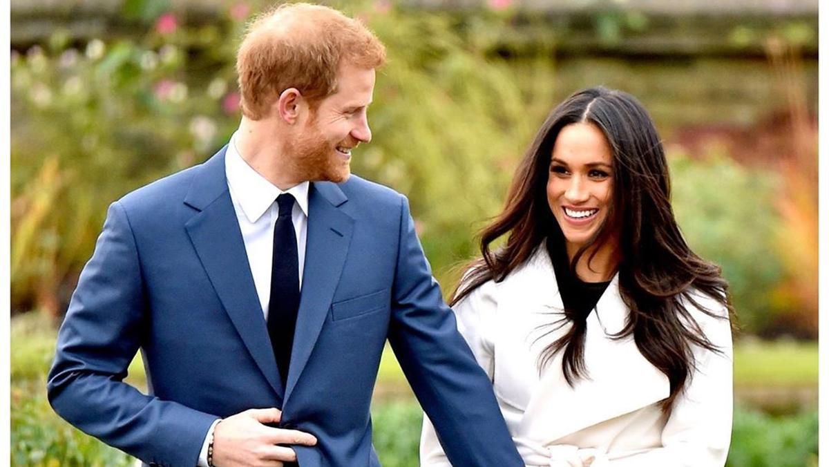 Меган Маркл помогла незнакомцам сделать фото: пара поделилась фотографией в твиттере Меган Маркл помогла незнакомцам сделать фото: пара поделилась фотографией в твиттере