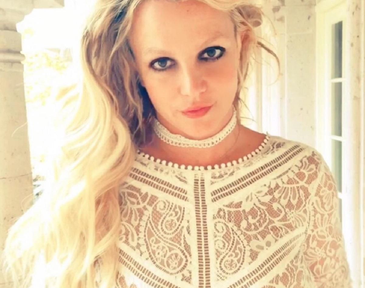 38-річна Брітні Спірс похизувалася фігурою в бікіні: відео 38-річна Брітні Спірс похизувалася фігурою в бікіні: відео