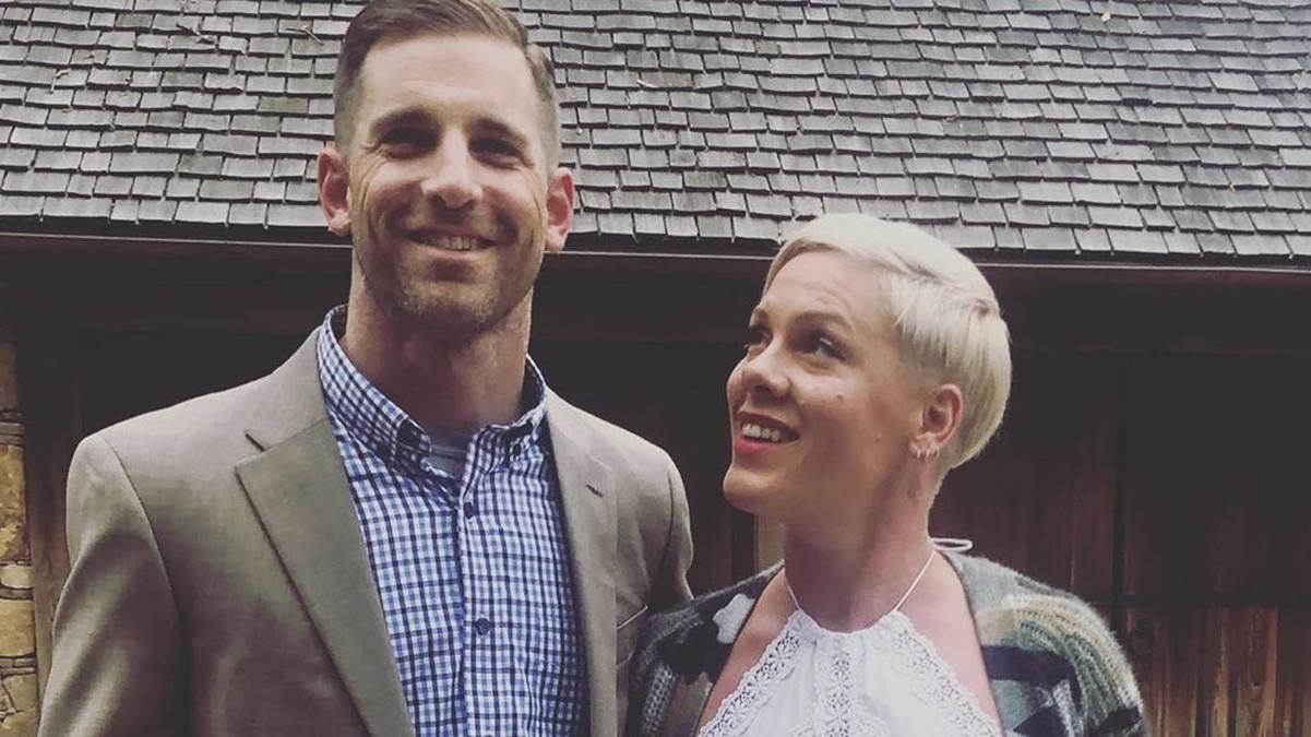 Пінк та Кері Гарт привітали одне одного з річницею подружнього життя Пінк та Кері Гарт привітали одне одного з річницею подружнього життя