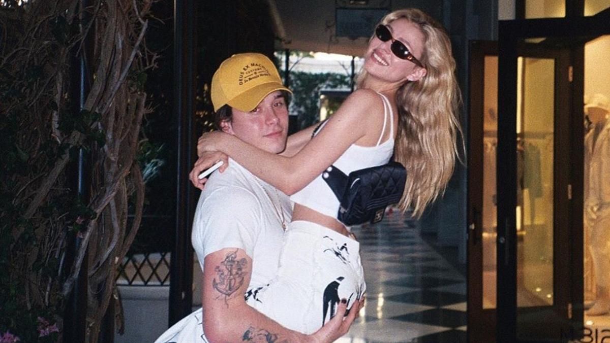 Бруклин Бекхэм поделился трогательными кадрами первого совместного путешествия с любимой Бруклин Бекхэм поделился трогательными кадрами первого совместного путешествия с любимой