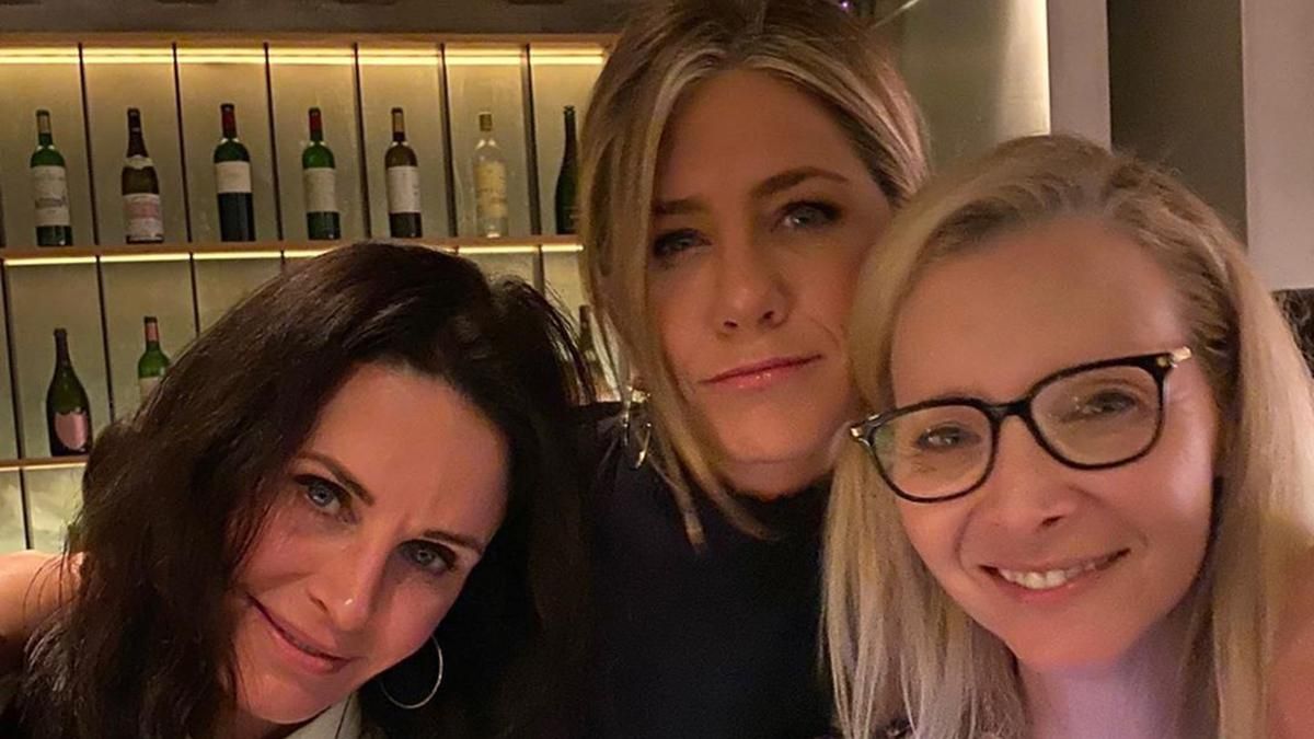 Акторки з серіалу "Друзі" замилували мережу спільним фото Акторки з серіалу "Друзі" замилували мережу спільним фото