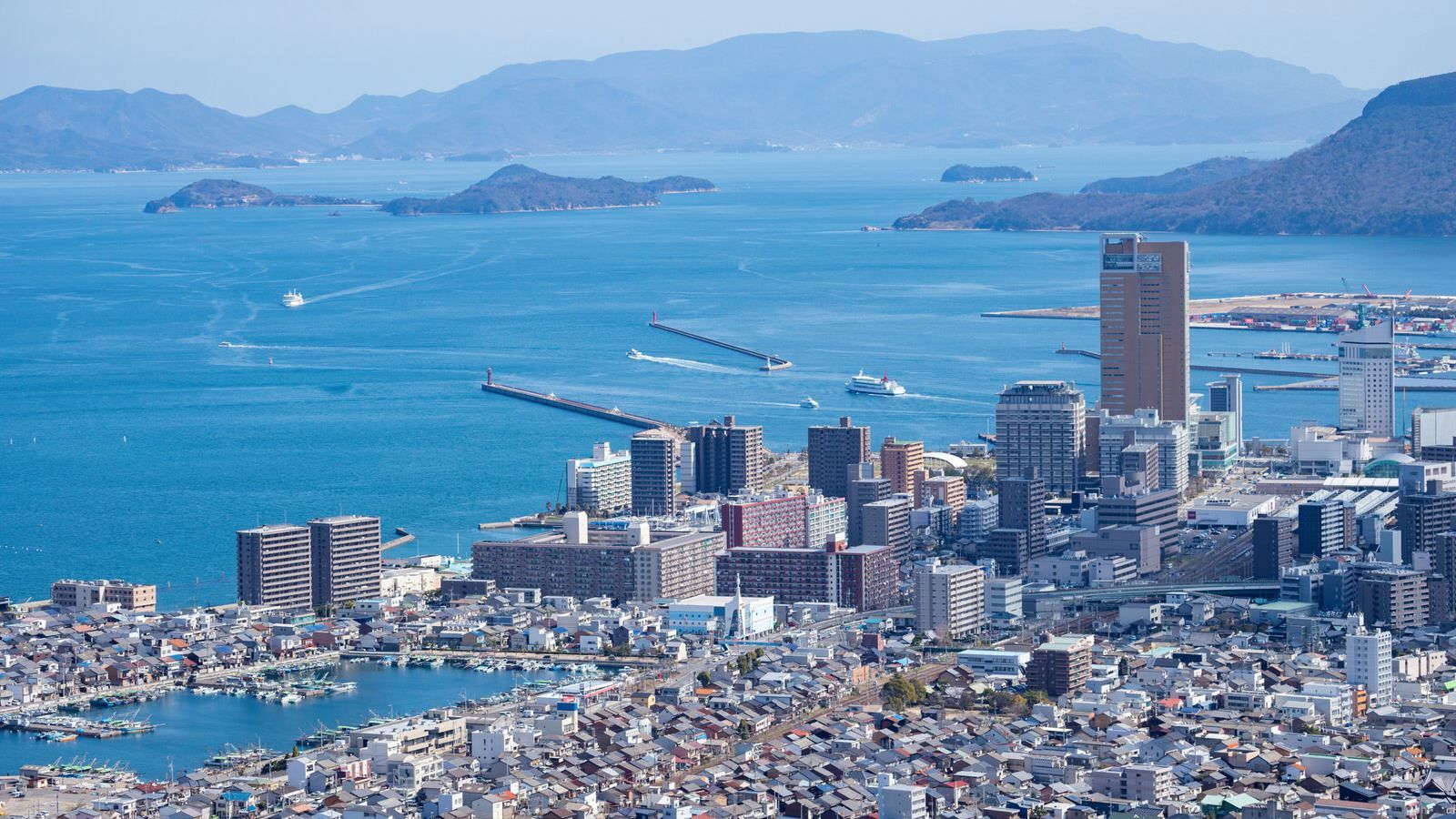 В Японии построили белоснежный жилой дом без окон – фото В Японии построили белоснежный жилой дом без окон – фото