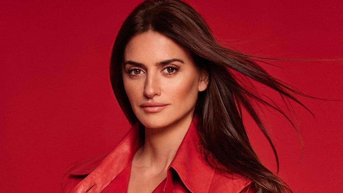 Пенелопа Крус позувала у вбранні Chanel для глянцю: вишукані фото Пенелопа Крус позувала у вбранні Chanel для глянцю: вишукані фото