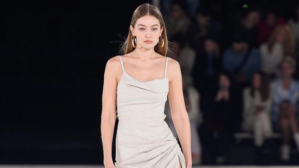 Сестры Хадид представили новую коллекцию Jacquemus в подиуме в Париже: потрясающие фото Сестры Хадид представили новую коллекцию Jacquemus в подиуме в Париже: потрясающие фото