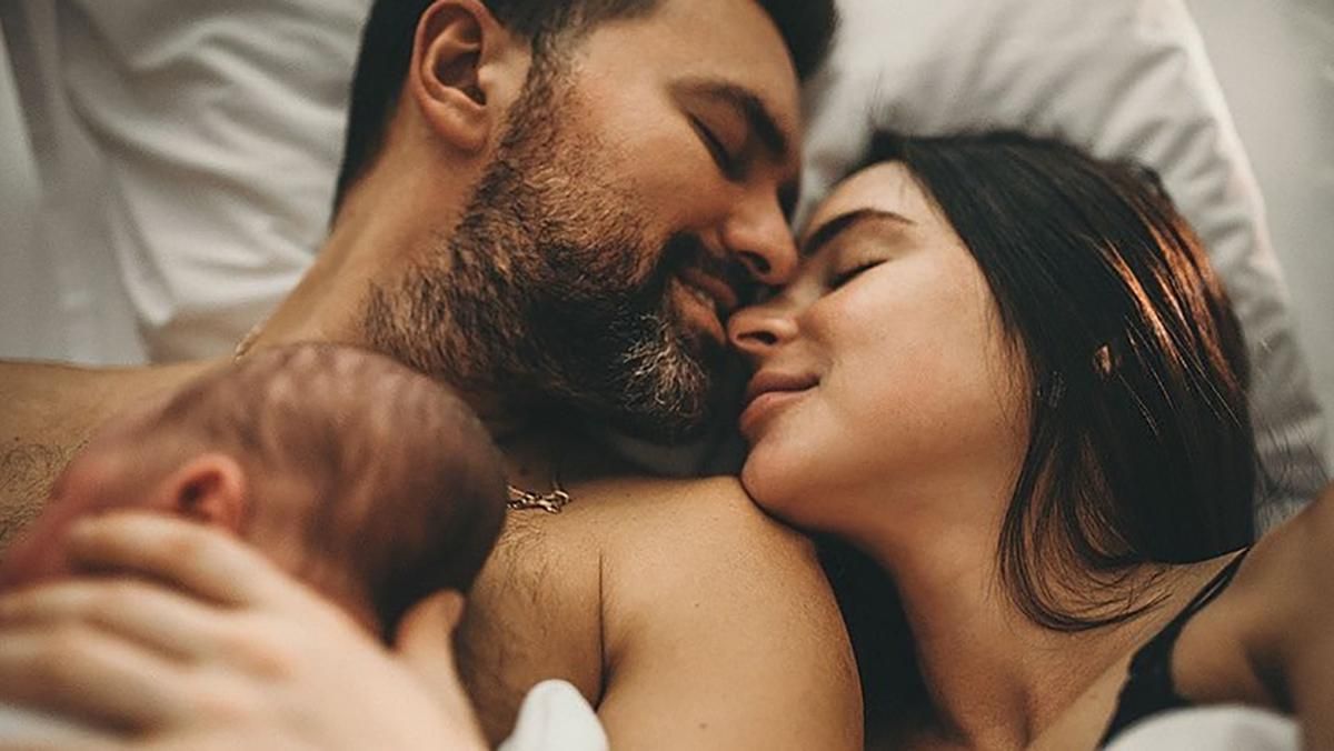 Жена Тимура Мирошниченко очаровала фотографиями новорожденного сына