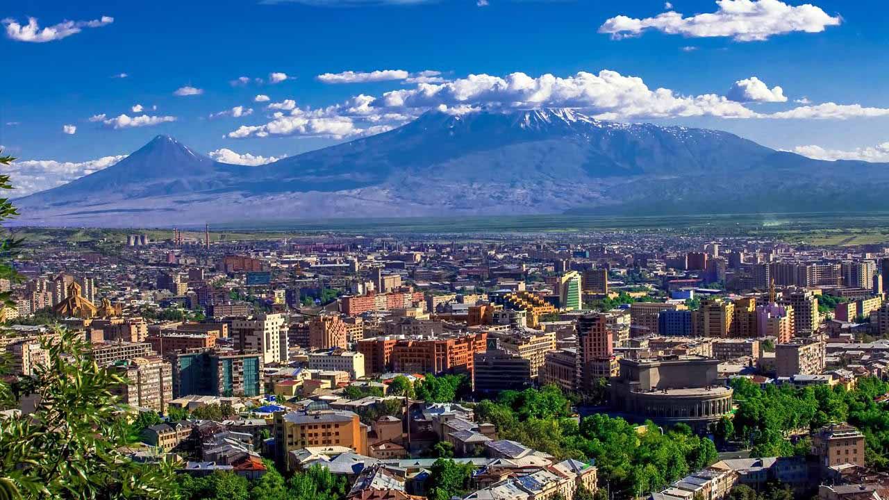 Єднання з природою: у Вірменії побудують стильний готель в горах – фото 