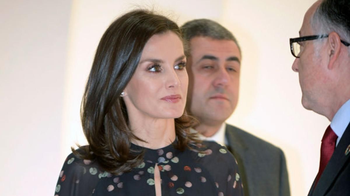 Королева Летиція одягнула сукню за 70 доларів: ефектні фото Королева Летиція одягнула сукню за 70 доларів: ефектні фото