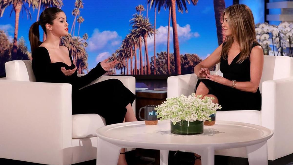 Селена Гомес розповіла про першу зустріч з Дженніфер Еністон: знайомство відбулося у ванній Селена Гомес розповіла про першу зустріч з Дженніфер Еністон: знайомство відбулося у ванній