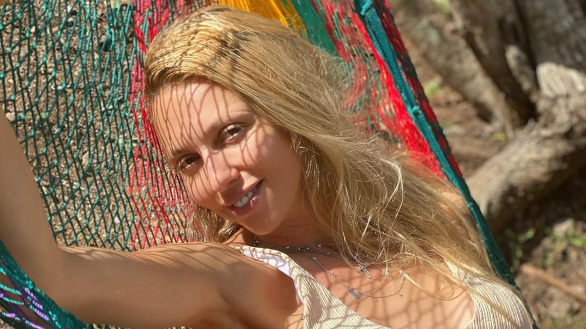 Оля Полякова показала пляжні фото з доньками та поскаржилася на зіпсований відпочинок Оля Полякова показала пляжні фото з доньками та поскаржилася на зіпсований відпочинок
