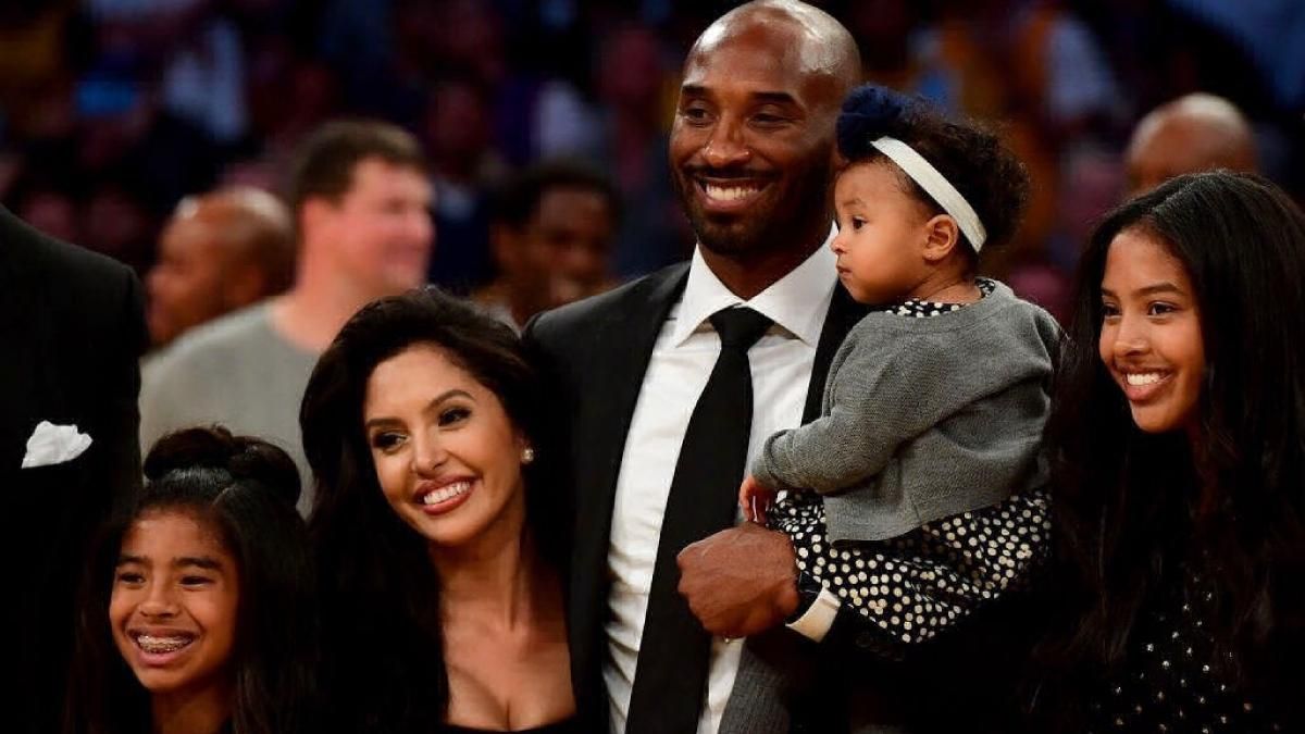 Погиб Коби Брайант: как звезды скорбят по знаменитому баскетболисту Погиб Коби Брайант: как звезды скорбят по знаменитому баскетболисту