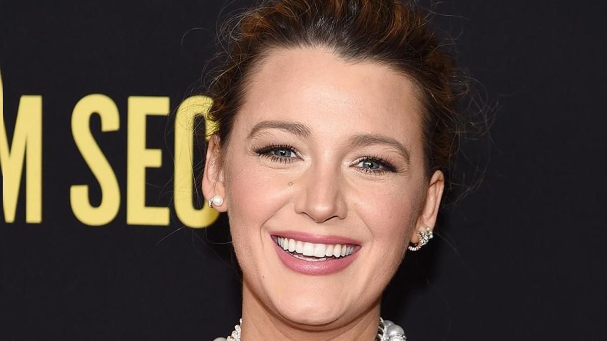 В роскошном черном платье: Блейк Лайвли впервые после родов пришла на светское событие В роскошном черном платье: Блейк Лайвли впервые после родов пришла на светское событие