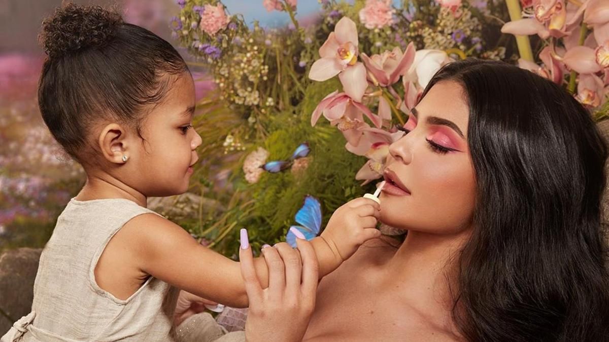 Как Кайли Дженнер отпраздновала день рождения дочери: невиданный размах Как Кайли Дженнер отпраздновала день рождения дочери: невиданный размах