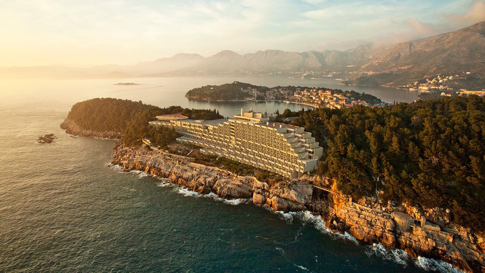 Отель-лайнер: фото монументального сооружения, построенного во времена Югославии Отель-лайнер: фото монументального сооружения, построенного во времена Югославии