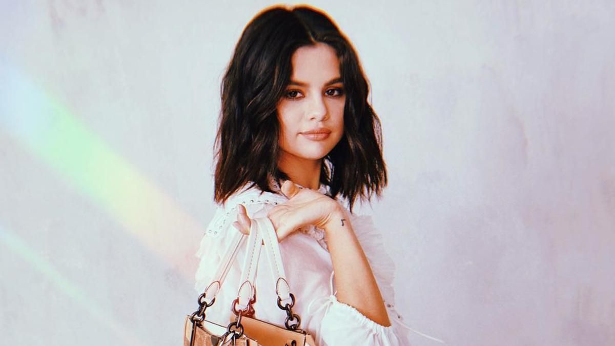 Селена Гомес запускает личный бренд косметики: социальный подтекст линейки Селена Гомес запускает личный бренд косметики: социальный подтекст линейки