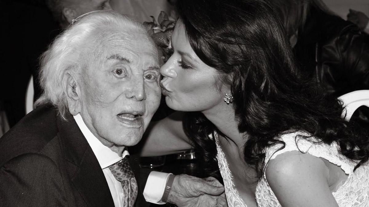 Умер актер Кирк Дуглас: Кэтрин Зета-Джонс трогательно прокомментировала потерю Умер актер Кирк Дуглас: Кэтрин Зета-Джонс трогательно прокомментировала потерю