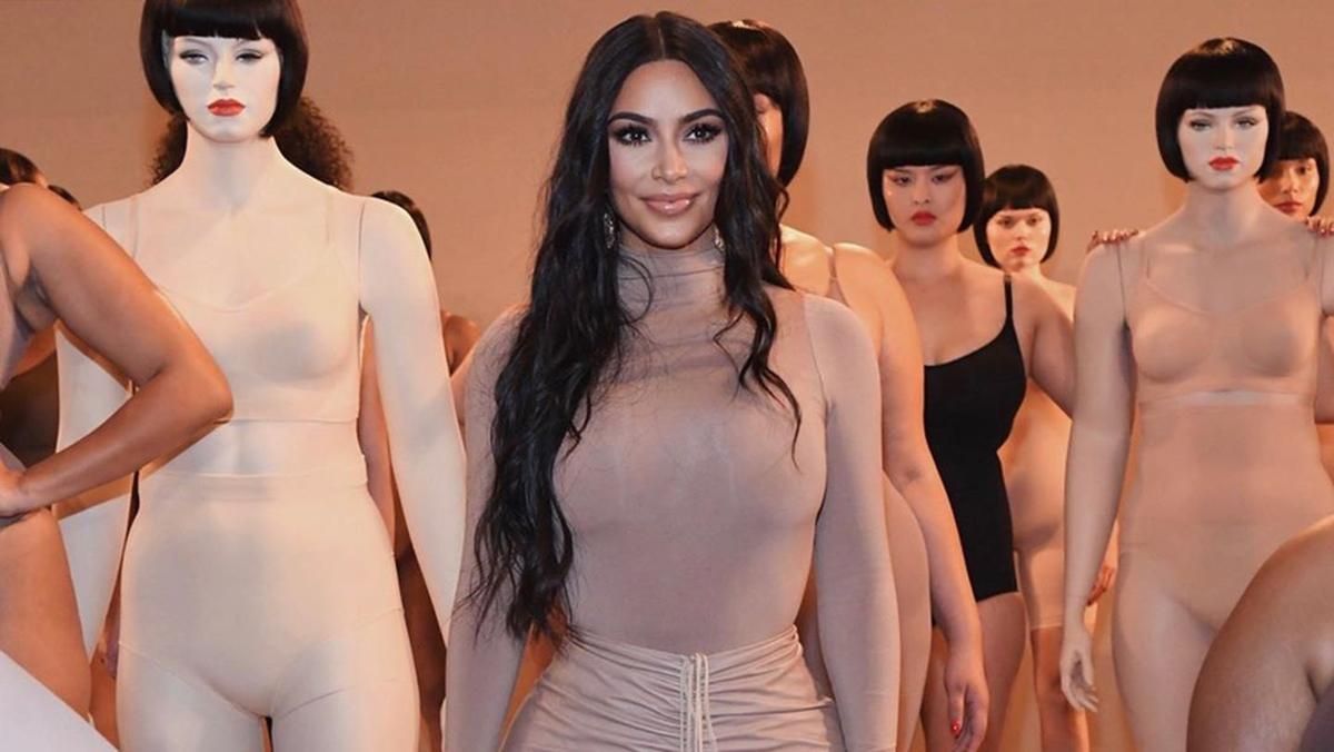 Ким Кардашян поразила откровенным фото из гардеробной