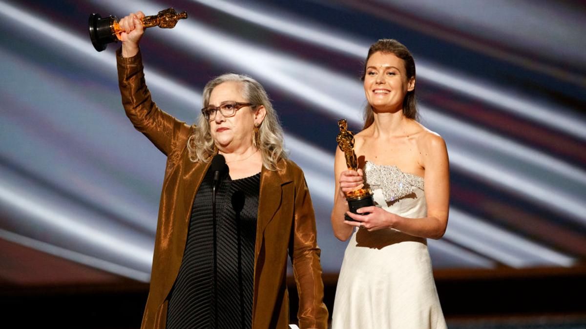 Українка Олена Андрейчева отримала нагороду на Оскарі-2020 Українка Олена Андрейчева отримала нагороду на Оскарі-2020