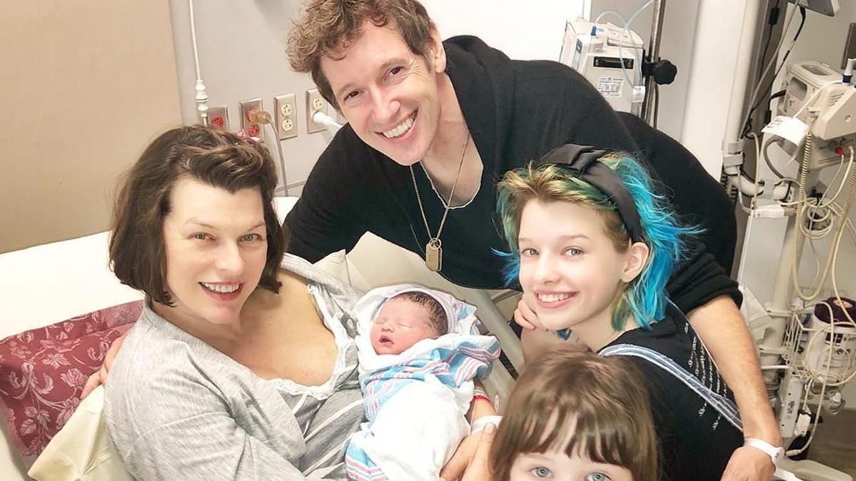 Новорожденную дочь Милы Йовович госпитализировали: известна причина Новорожденную дочь Милы Йовович госпитализировали: известна причина