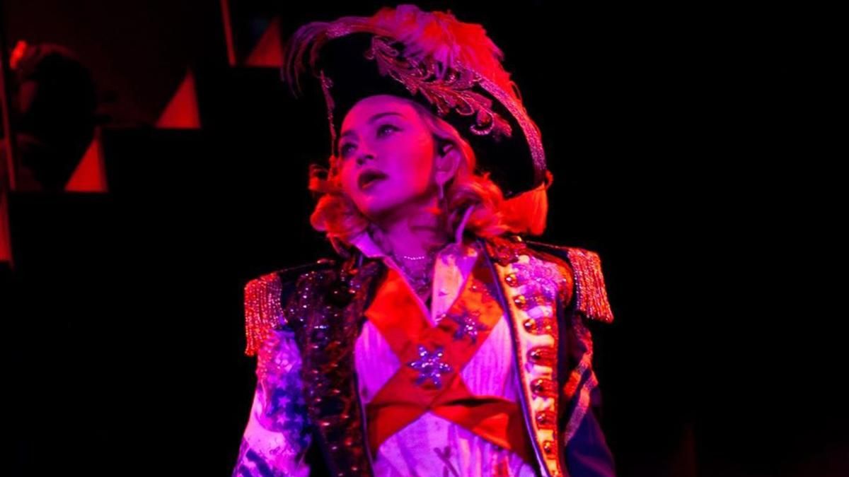 Мадонна вийшла у світ в капелюсі від українського дизайнера: фото Мадонна вийшла у світ в капелюсі від українського дизайнера: фото