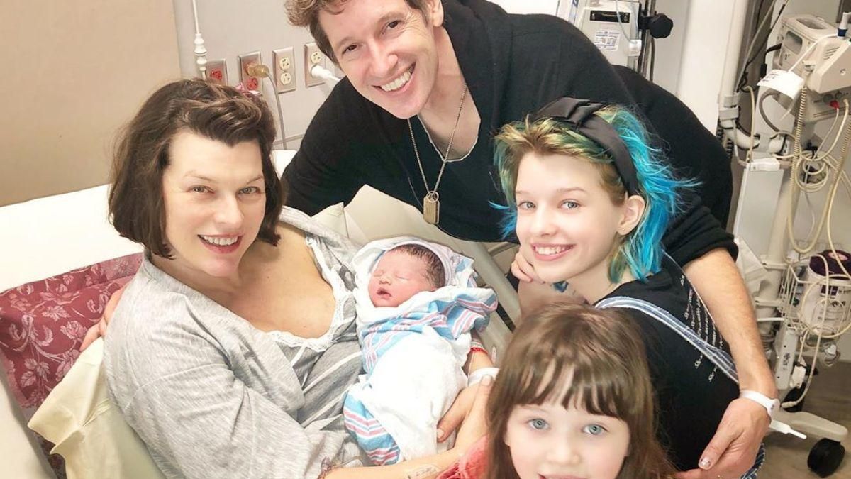 Міла Йовович розповіла про лікування новонародженої доньки: подробиці Міла Йовович розповіла про лікування новонародженої доньки: подробиці