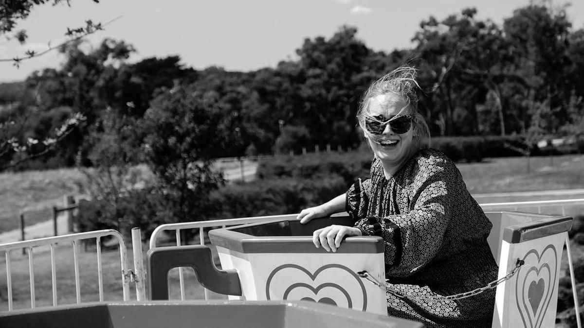 Адель поразила фигурой в обтягивающем спортивном костюме: потрясающее фото Адель поразила фигурой в обтягивающем спортивном костюме: потрясающее фото