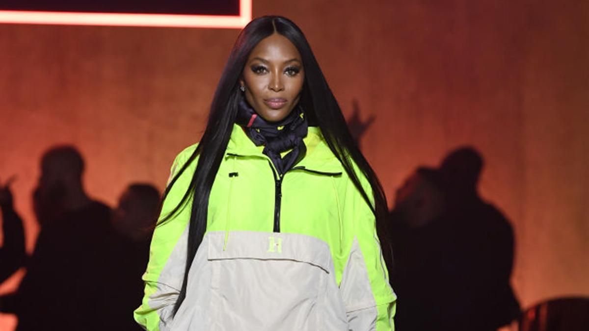 Наоми Кэмпбелл вышла на подиум в ярком стритстайл-образе Наоми Кэмпбелл вышла на подиум в ярком стритстайл-образе