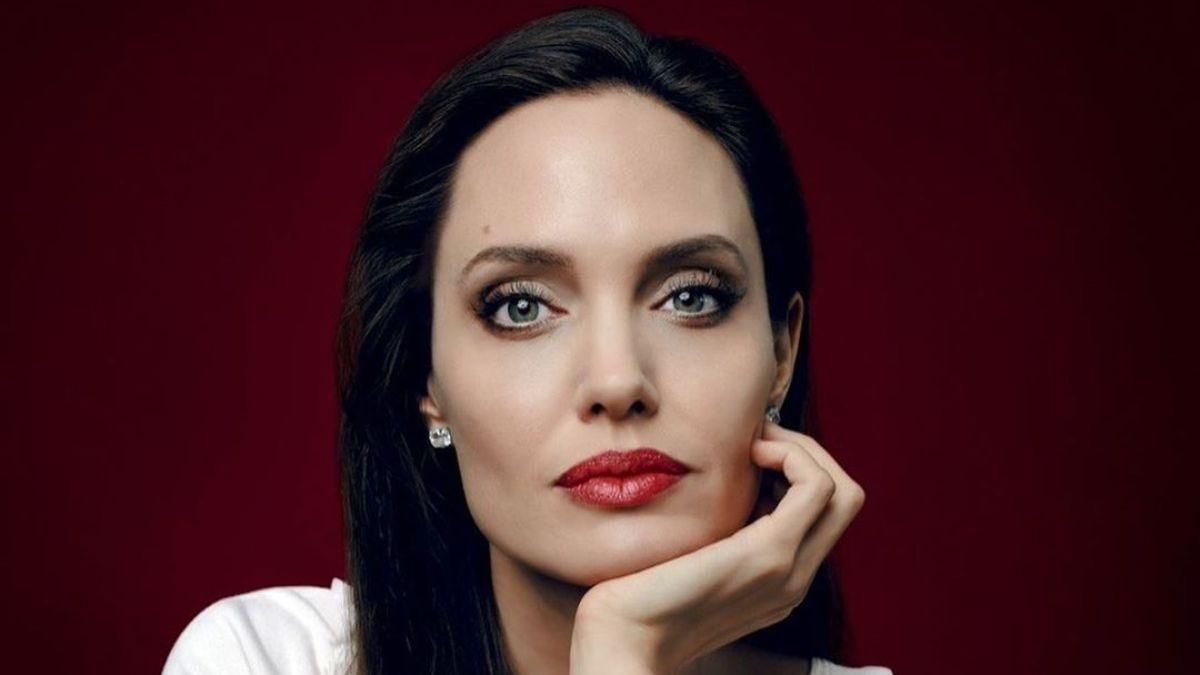 Анджелина Джоли совместно с BBC создаст курс по медиаграмотности