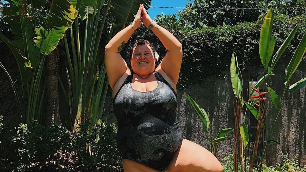 Очікування та реальність: Alyona Alyona висміяла еротичні фото красунь з відпочинку Очікування та реальність: Alyona Alyona висміяла еротичні фото красунь з відпочинку