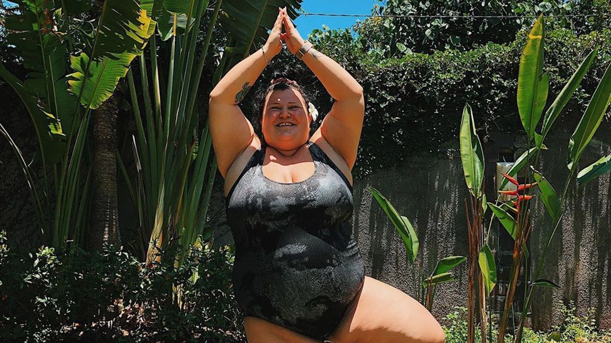 Ожидания и реальность: Alyona Alyona высмеяла эротические фото красавиц с отдыха