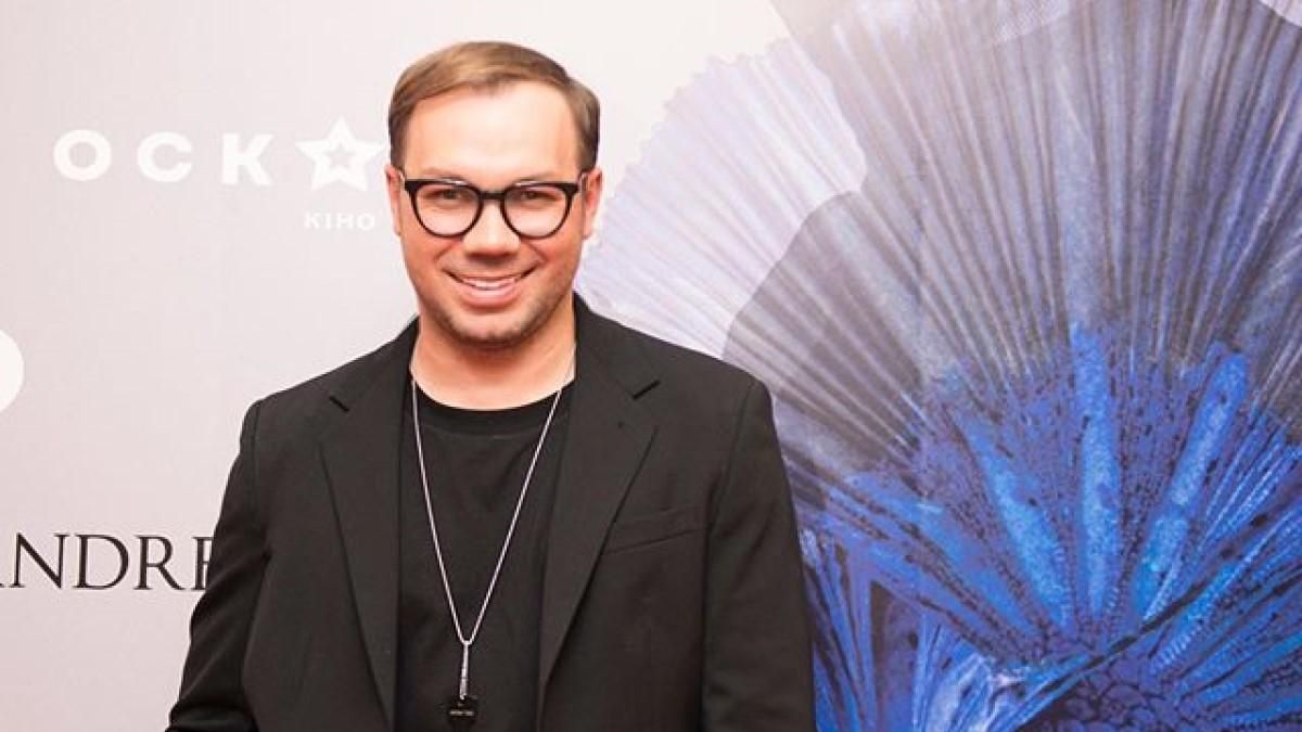 Як носити спідницю плісе: поради від Андре Тана Як носити спідницю плісе: поради від Андре Тана