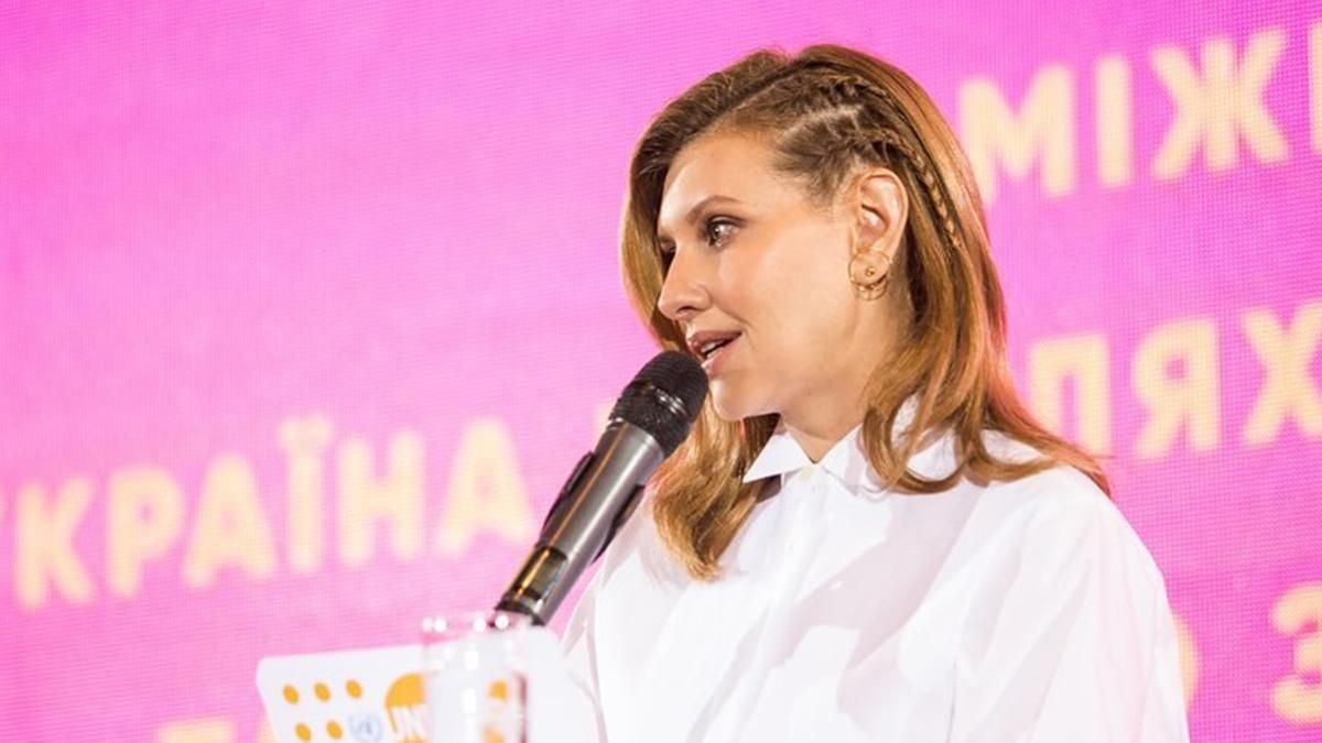 Олена Зеленська зробила незвичну зачіску для публічного виходу: фото Олена Зеленська зробила незвичну зачіску для публічного виходу: фото