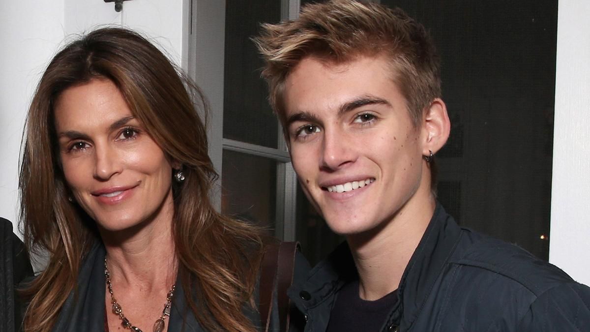 Сінді Кроуфорд шукає для сина психотерапевта: у ЗМІ дізнались причину Сінді Кроуфорд шукає для сина психотерапевта: у ЗМІ дізнались причину