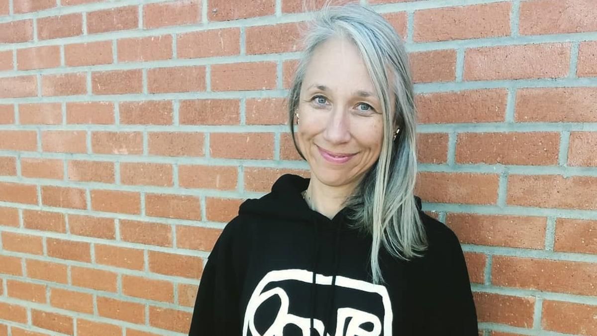 Без макіяжу та в буденному одязі: обраниця Кіану Рівза відвідала світську вечірку Без макіяжу та в буденному одязі: обраниця Кіану Рівза відвідала світську вечірку