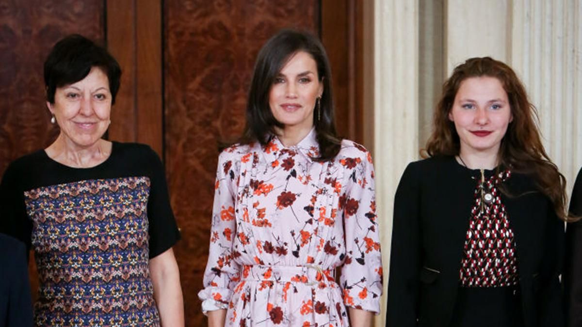 Королева Іспанії зачарувала мережу квітковою сукнею: фото
