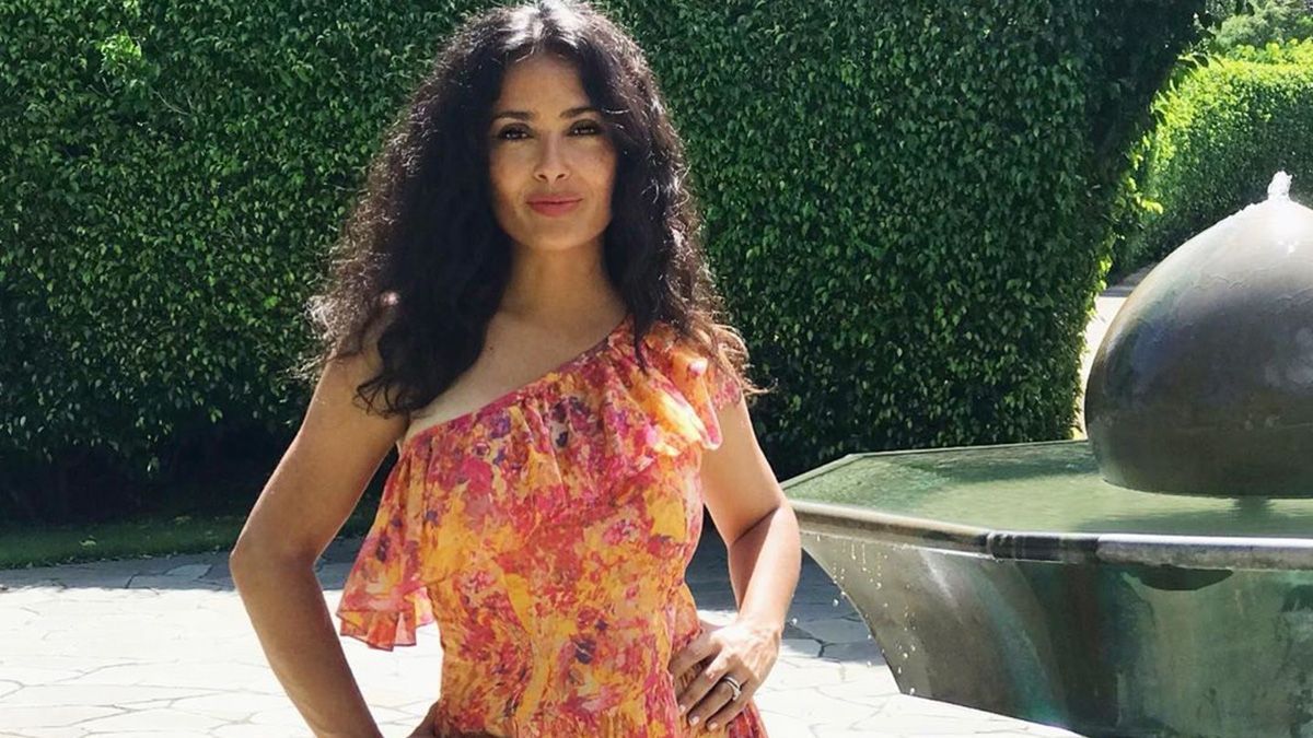 53-летняя Сальма Хайек показала стройную фигуру в купальнике: пикантные фото 53-летняя Сальма Хайек показала стройную фигуру в купальнике: пикантные фото